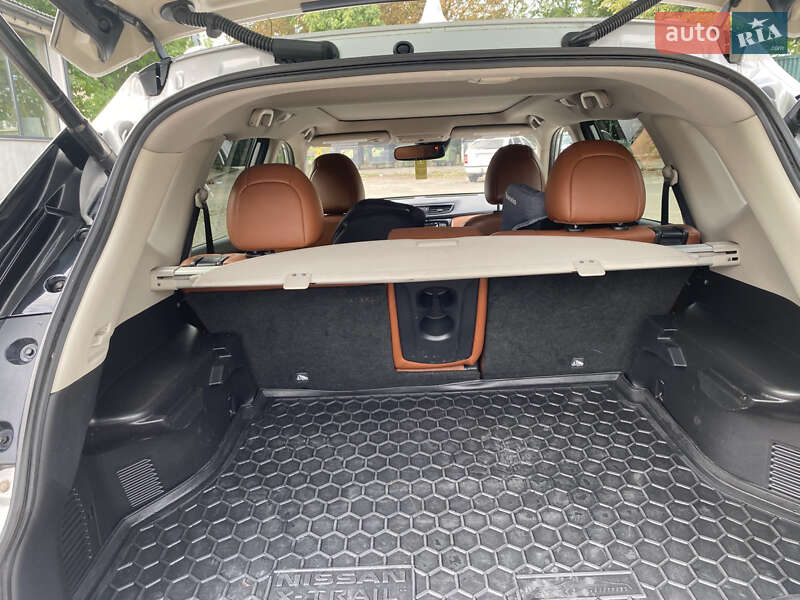 Внедорожник / Кроссовер Nissan Rogue 2017 в Львове