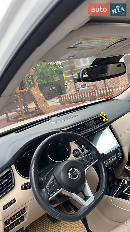 Внедорожник / Кроссовер Nissan Rogue 2016 в Киеве