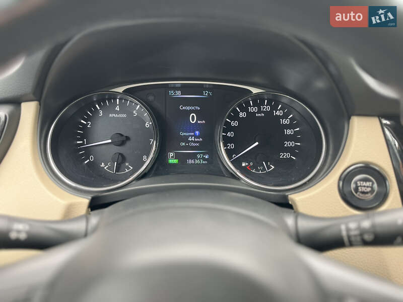 Внедорожник / Кроссовер Nissan Rogue 2016 в Киеве