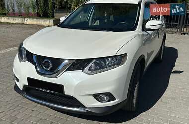 Внедорожник / Кроссовер Nissan Rogue 2016 в Надворной