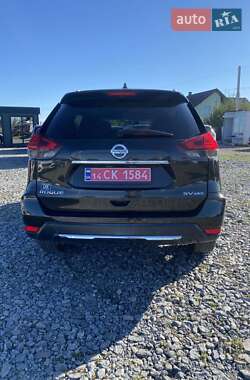 Внедорожник / Кроссовер Nissan Rogue 2017 в 