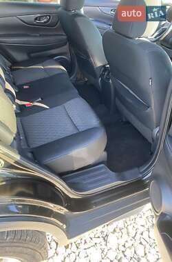 Внедорожник / Кроссовер Nissan Rogue 2017 в 