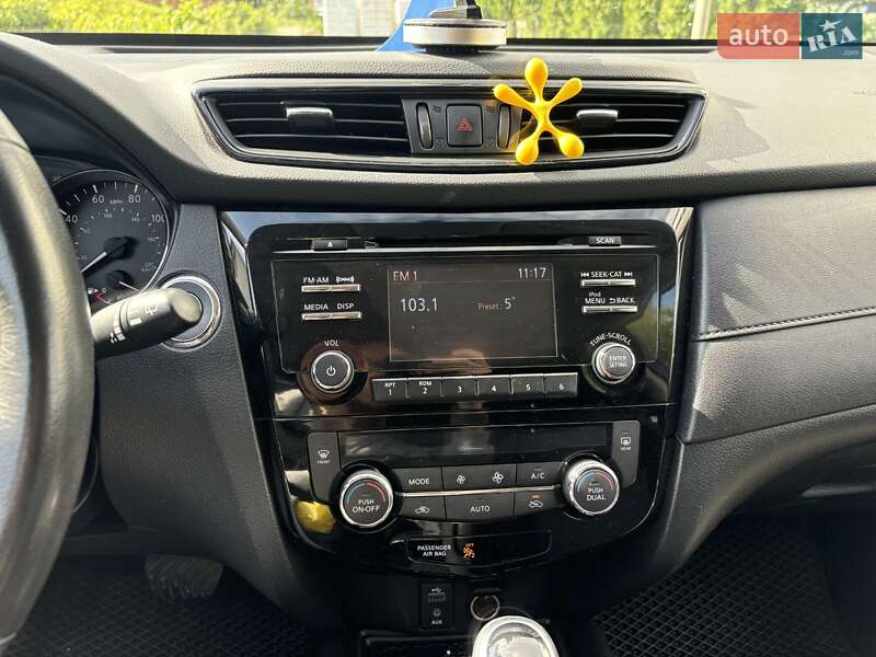 Внедорожник / Кроссовер Nissan Rogue 2017 в Хмельницком