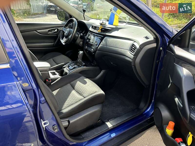 Внедорожник / Кроссовер Nissan Rogue 2017 в Хмельницком