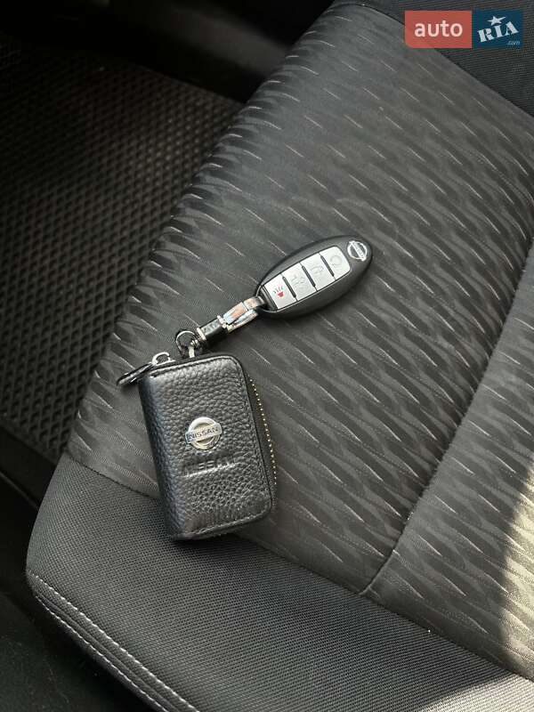 Внедорожник / Кроссовер Nissan Rogue 2017 в Хмельницком