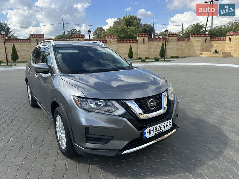 Внедорожник / Кроссовер Nissan Rogue 2018 в 