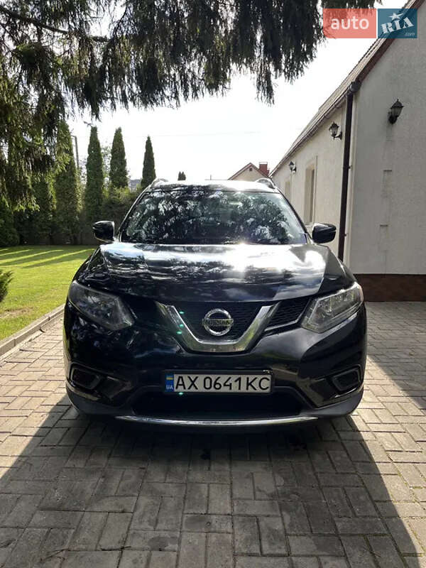 Внедорожник / Кроссовер Nissan Rogue 2016 в 