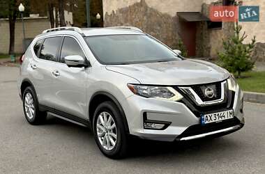 Внедорожник / Кроссовер Nissan Rogue 2017 в Харькове
