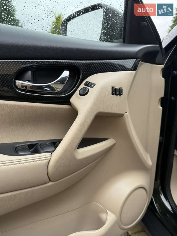 Внедорожник / Кроссовер Nissan Rogue 2018 в Яворове