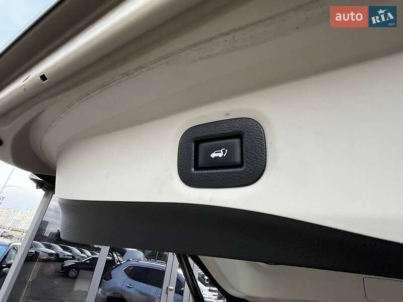 Внедорожник / Кроссовер Nissan Rogue 2018 в Киеве