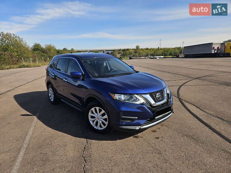 Внедорожник / Кроссовер Nissan Rogue 2018 в Ужгороде