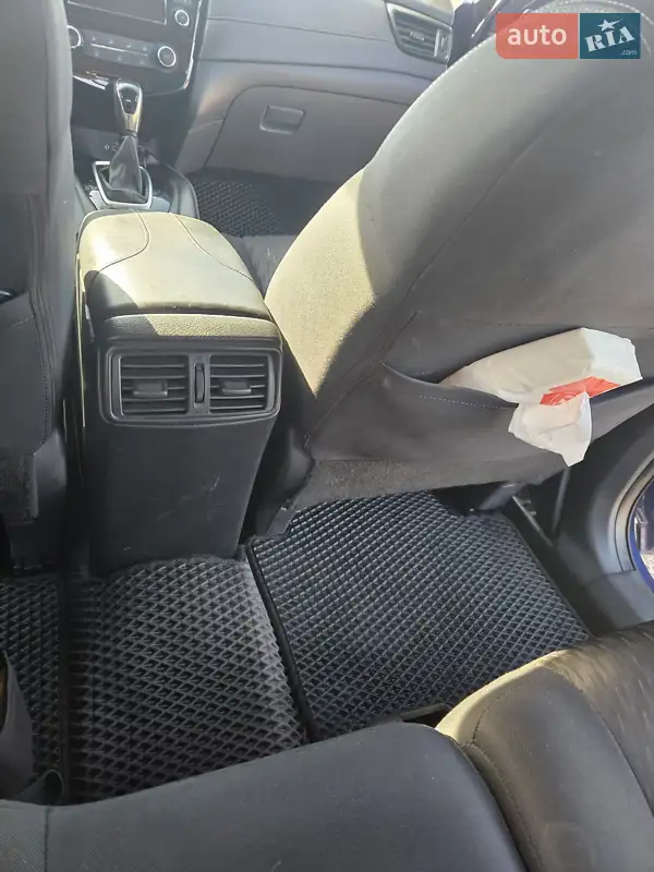 Nissan Rogue 2018 VIN KNMAT2MT9JP578330 фото оголошення 16 з 92