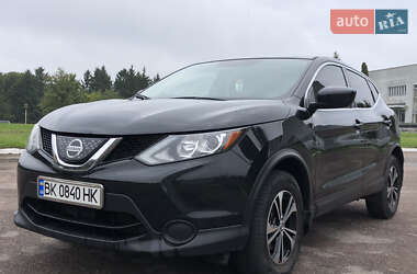 Внедорожник / Кроссовер Nissan Rogue 2018 в 