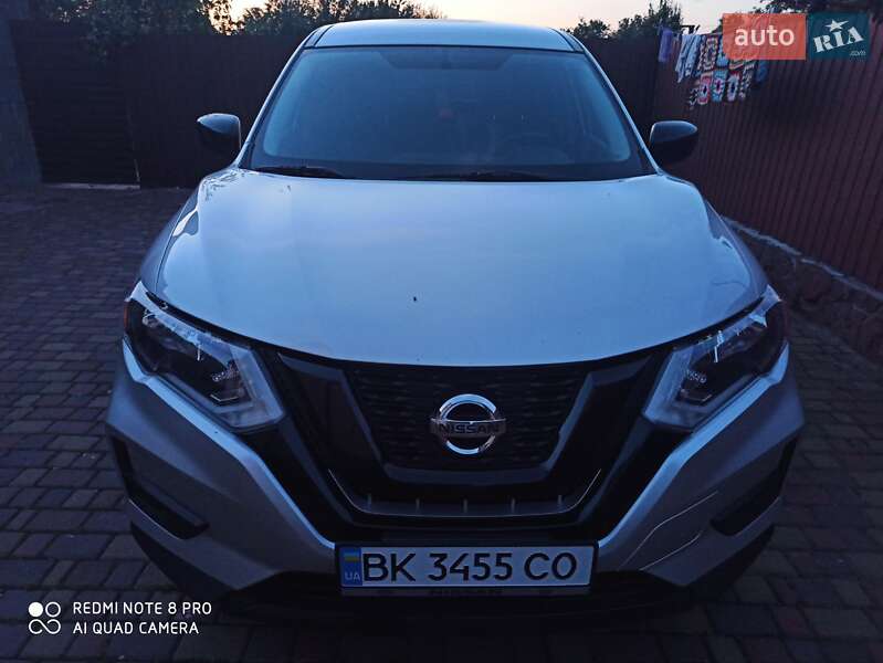 Внедорожник / Кроссовер Nissan Rogue 2016 в Ровно