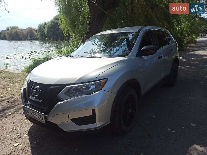 Внедорожник / Кроссовер Nissan Rogue 2016 в Ровно