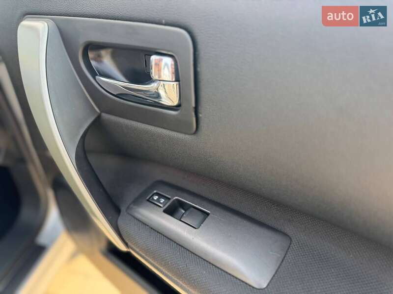 Внедорожник / Кроссовер Nissan Rogue 2013 в Калуше