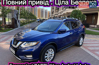 Внедорожник / Кроссовер Nissan Rogue 2017 в Киеве