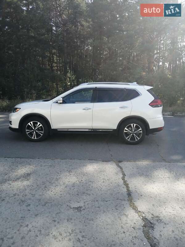 Позашляховик / Кросовер Nissan Rogue 2017 в Горішніх Плавнях