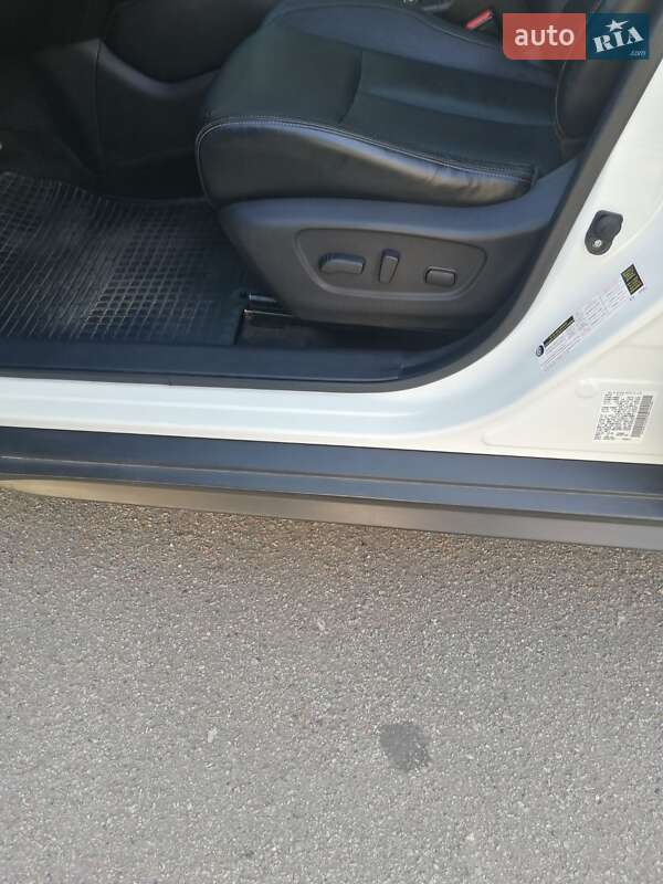 Позашляховик / Кросовер Nissan Rogue 2017 в Горішніх Плавнях