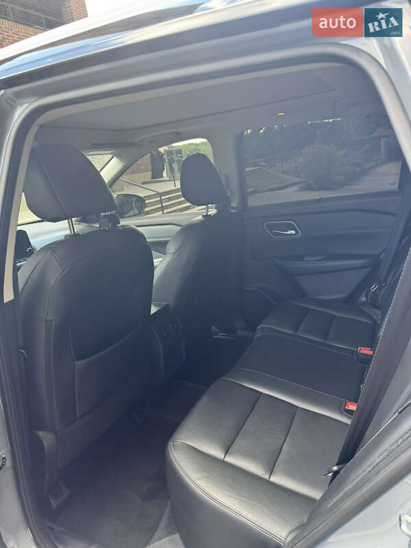 Внедорожник / Кроссовер Nissan Rogue 2021 в Львове