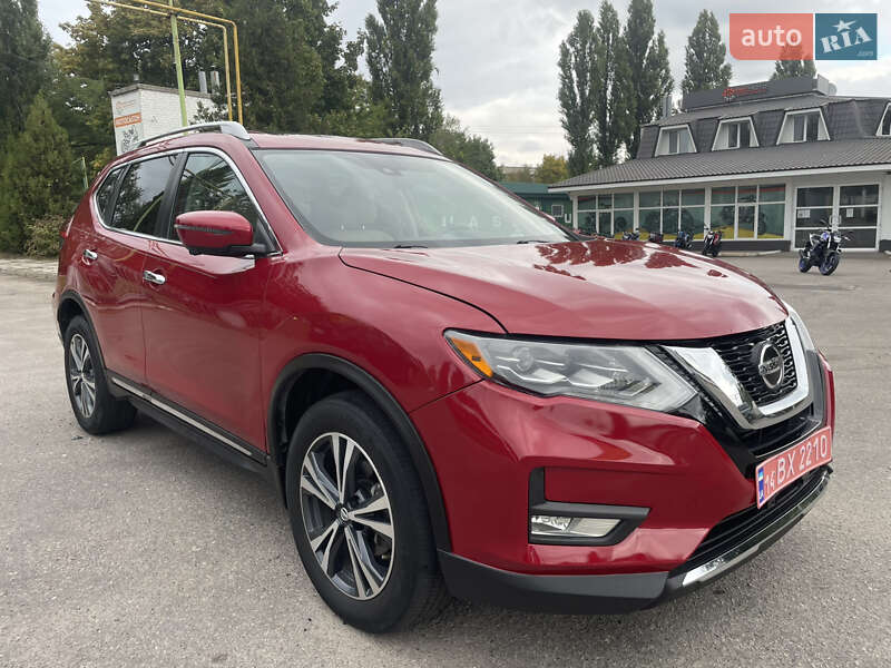 Внедорожник / Кроссовер Nissan Rogue 2017 в Кременчуге