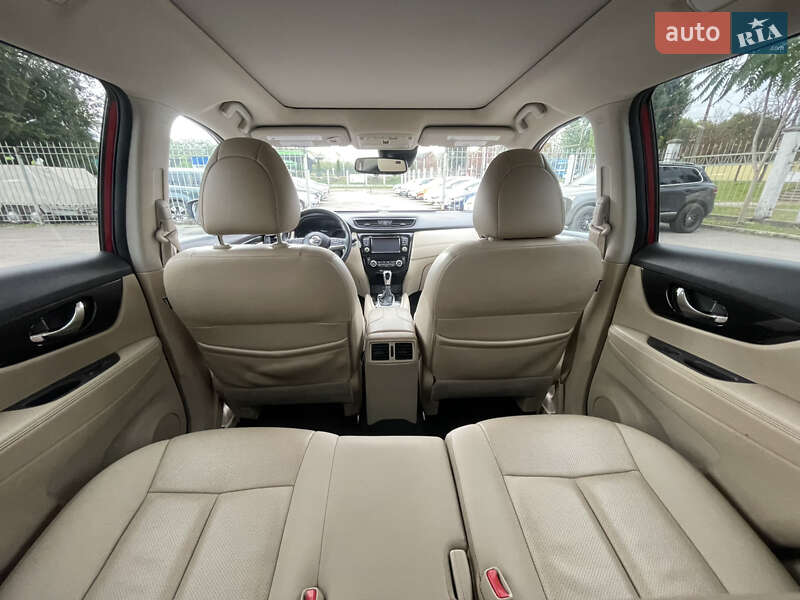 Внедорожник / Кроссовер Nissan Rogue 2017 в Кременчуге