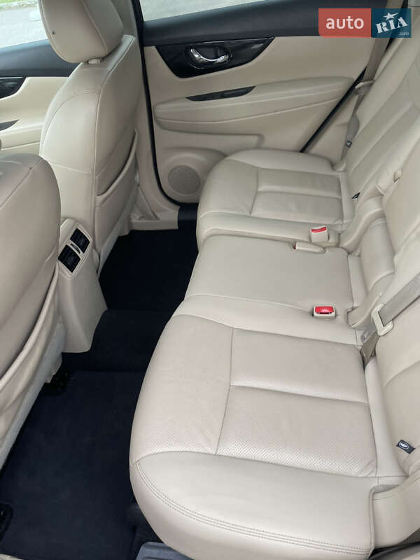 Внедорожник / Кроссовер Nissan Rogue 2017 в Кременчуге