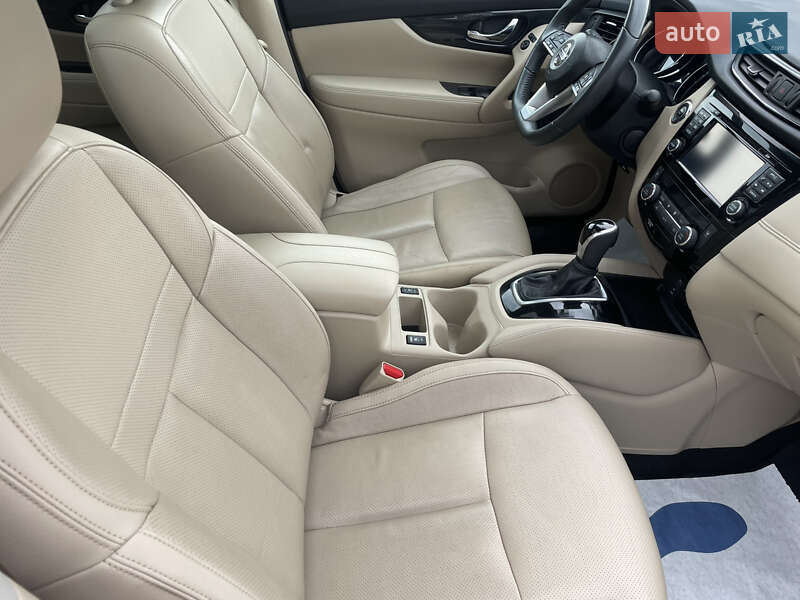 Внедорожник / Кроссовер Nissan Rogue 2017 в Кременчуге