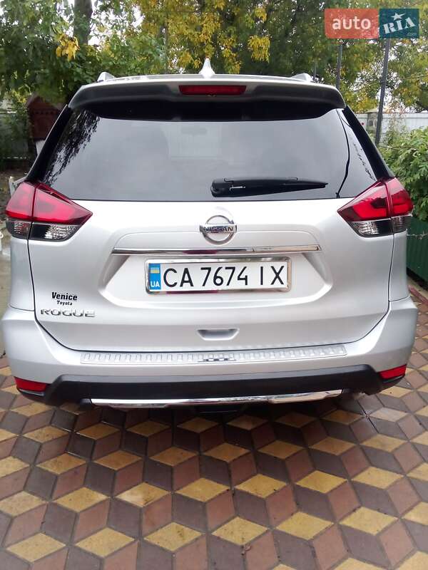 Позашляховик / Кросовер Nissan Rogue 2017 в Шполі