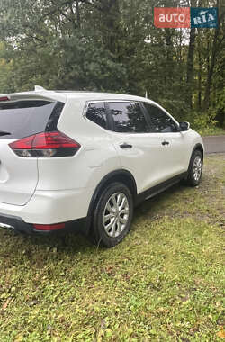 Внедорожник / Кроссовер Nissan Rogue 2017 в 
