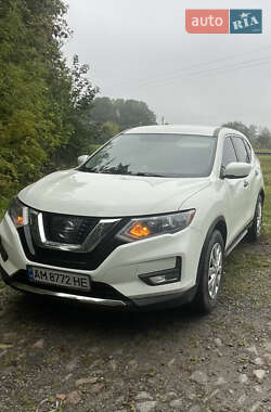 Внедорожник / Кроссовер Nissan Rogue 2017 в 