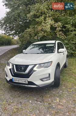 Внедорожник / Кроссовер Nissan Rogue 2017 в 