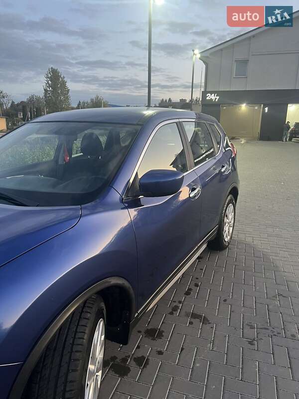 Внедорожник / Кроссовер Nissan Rogue 2017 в Сокале