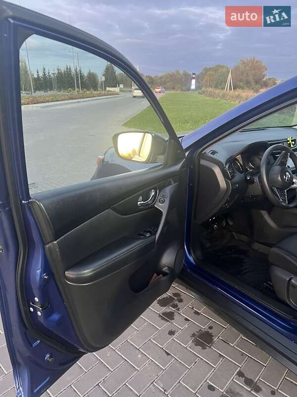 Внедорожник / Кроссовер Nissan Rogue 2017 в Сокале