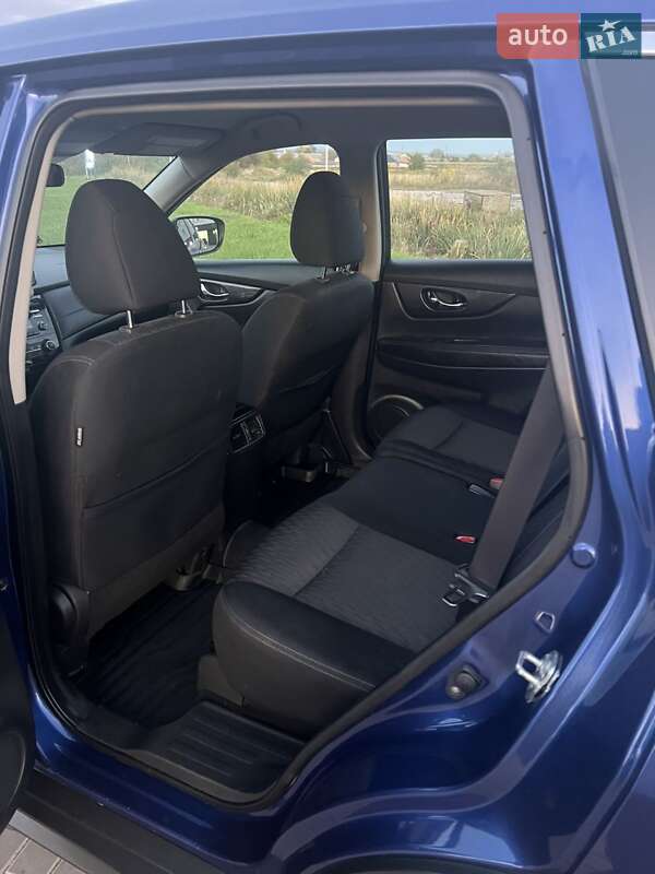 Внедорожник / Кроссовер Nissan Rogue 2017 в Сокале