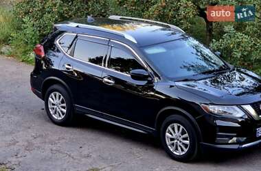 Внедорожник / Кроссовер Nissan Rogue 2016 в Львове