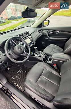 Внедорожник / Кроссовер Nissan Rogue 2018 в 