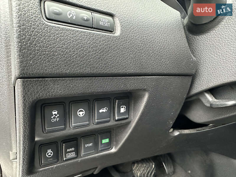 Позашляховик / Кросовер Nissan Rogue 2018 в Києві