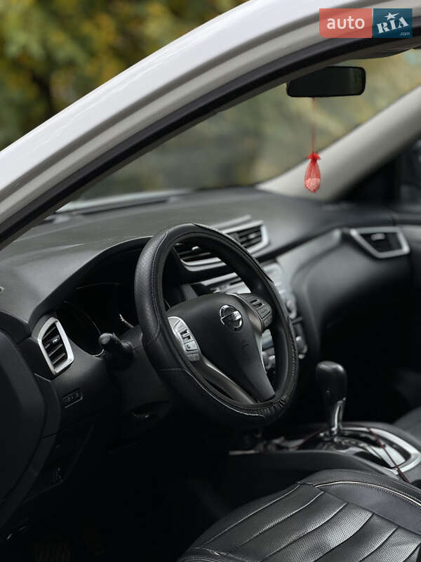 Внедорожник / Кроссовер Nissan Rogue 2016 в Черкассах