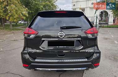 Внедорожник / Кроссовер Nissan Rogue 2017 в 