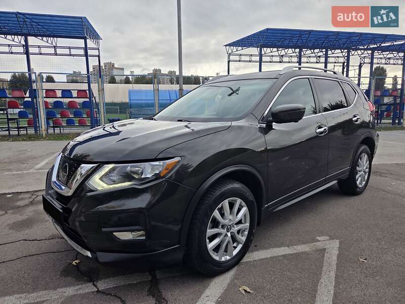 Внедорожник / Кроссовер Nissan Rogue 2017 в 