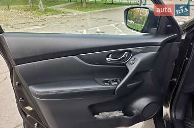 Внедорожник / Кроссовер Nissan Rogue 2017 в 