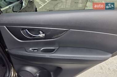 Внедорожник / Кроссовер Nissan Rogue 2017 в 