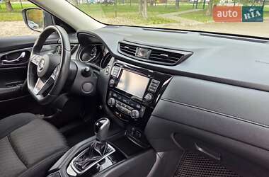 Внедорожник / Кроссовер Nissan Rogue 2017 в 