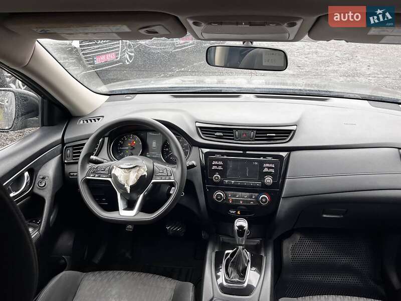 Внедорожник / Кроссовер Nissan Rogue 2017 в Луцке