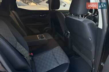 Внедорожник / Кроссовер Nissan Rogue 2018 в 