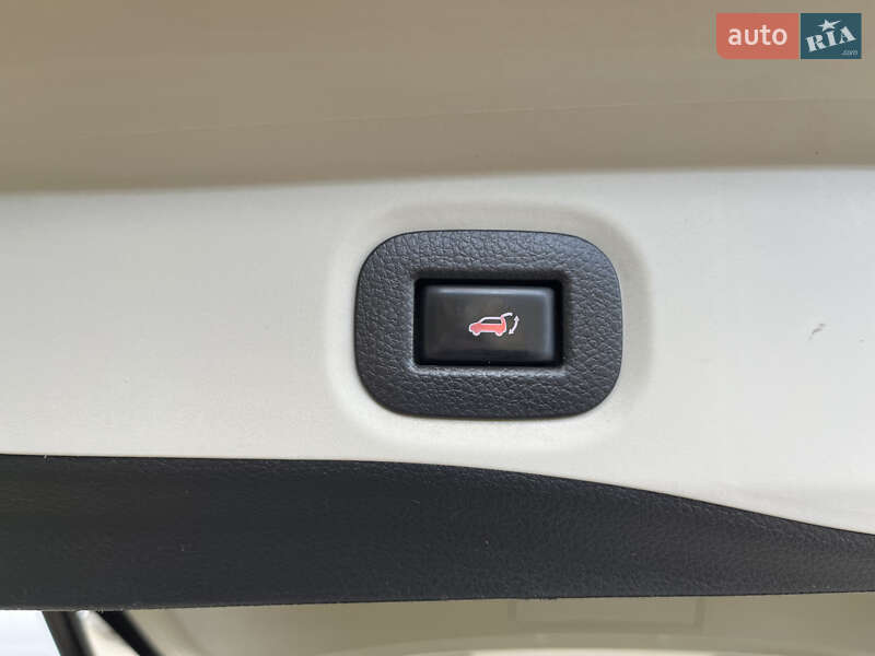 Внедорожник / Кроссовер Nissan Rogue 2019 в Львове