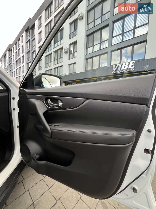 Внедорожник / Кроссовер Nissan Rogue 2019 в Львове