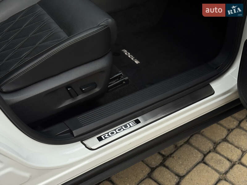 Внедорожник / Кроссовер Nissan Rogue 2021 в Мукачево