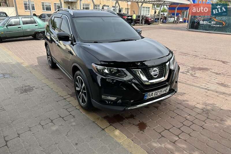 Внедорожник / Кроссовер Nissan Rogue 2018 в Александрие